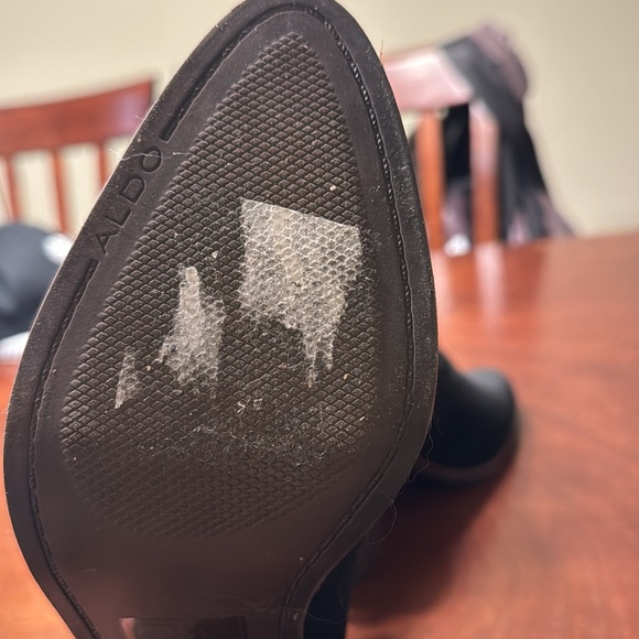 Black suede Aldo booties - Picture 5 of 10